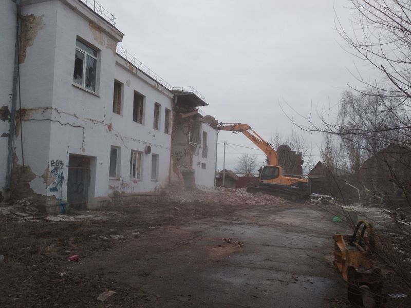 В Сызрани начался снос здания наркодиспансера