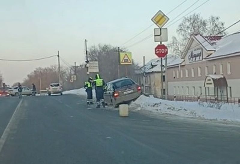 «Движение не встало, но затруднено»: в Сызрани произошло два ДТП на дорогах, по которым сызранцы добираются с работы домой